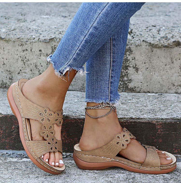 Sandales à fleurs pour l'été