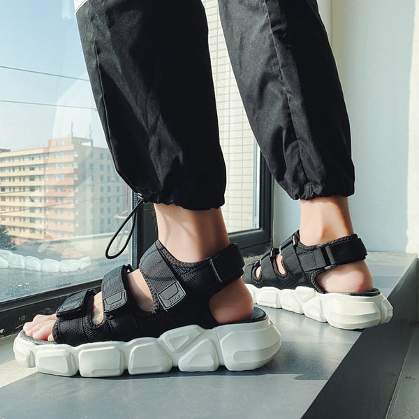 Nouveauté 2023 : sandales futuristes pour l'été