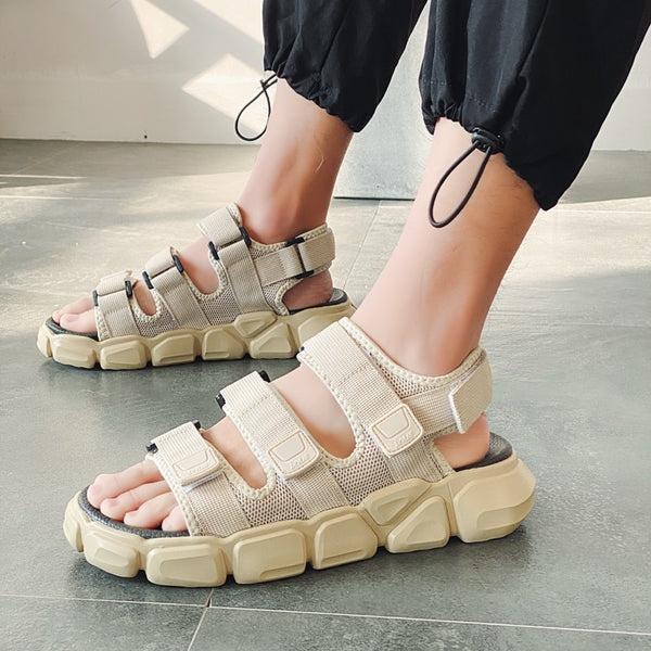 Nouveauté 2023 : sandales futuristes pour l'été